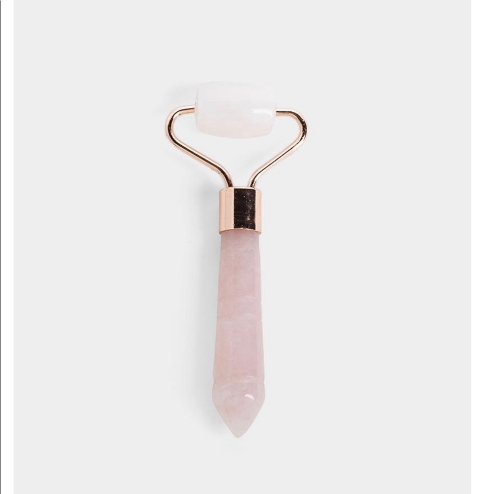 Francesca’s collection Rose quartz beauty roller